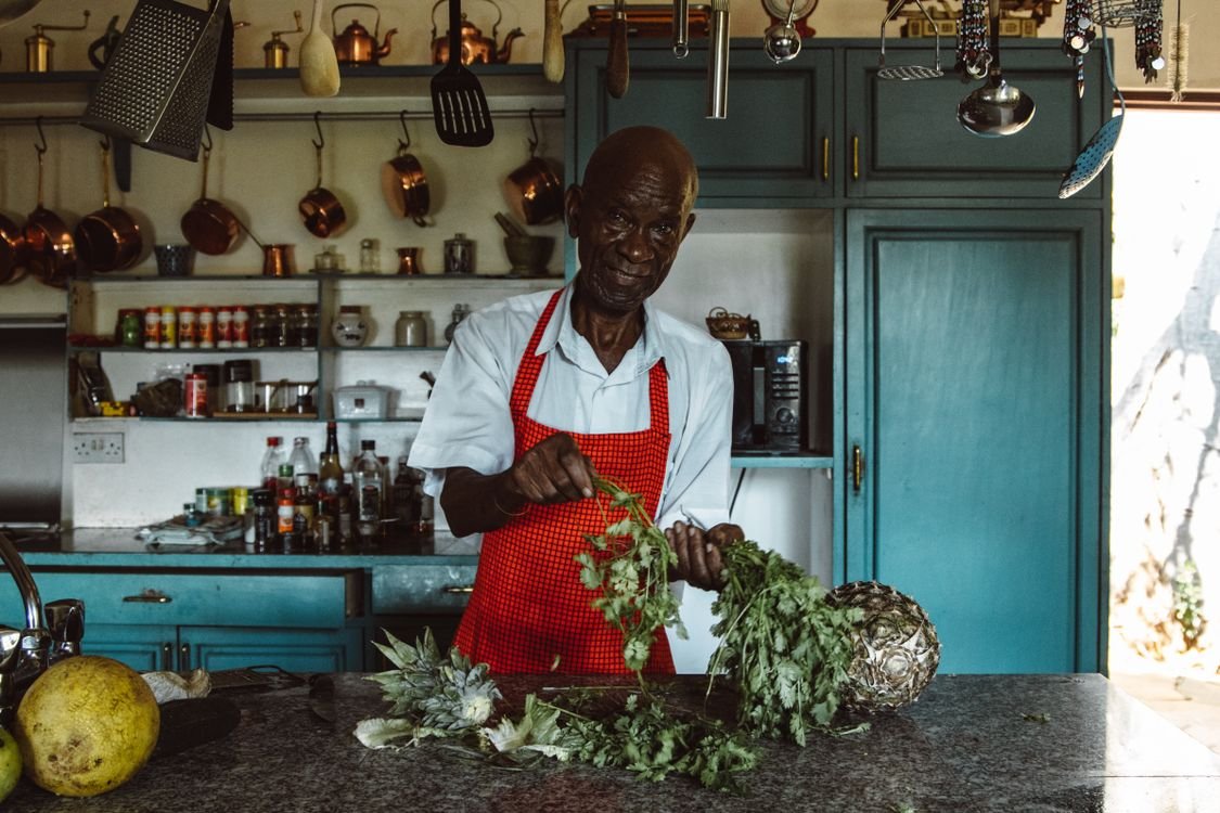 Chef preparing ingredients — stock photograph
